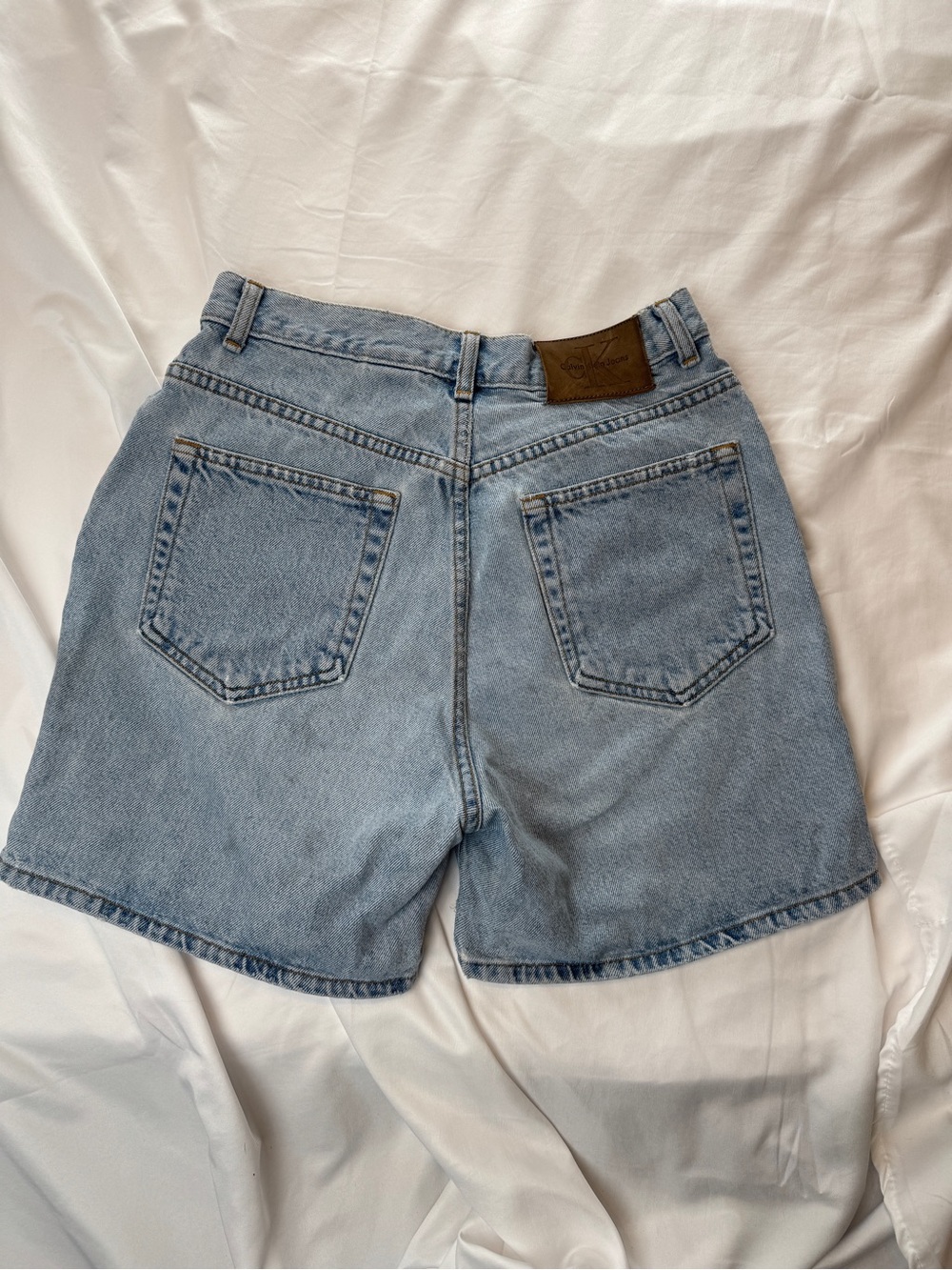 Vintage USA Calvin Klein CK Mom Jean Shorts High Rise Light Wash Denim 10